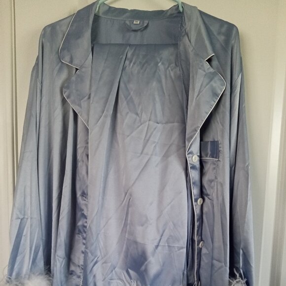 Pajama set with feather trim - Picture 2 of 3